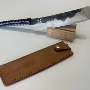 BANIAN NC : Couteau 17 : Manche macramé bleu et fourreau en cuir - lame - 13,5 cm