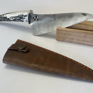 BANIAN NC : Couteau 15 : Manche corne de cerf et fourreau en cuir - lame - 11 cm