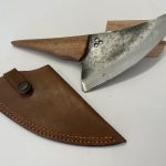 BANIAN NC : Couteau 12 : Manche chêne et fourreau cuir - lame - 11 cm