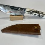 BANIAN NC : Couteau 25 : Manche en Corne de cerf et fourreau en cuir - lame 14 cm